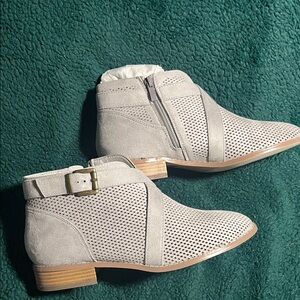 Stylish Women's Suede Ankle Booties